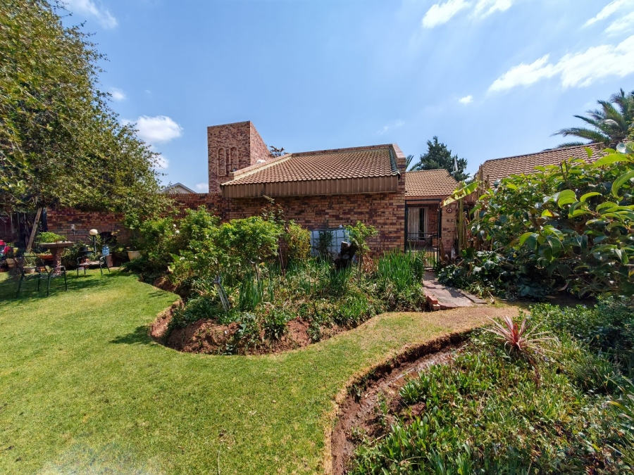 5 Bedroom Property for Sale in Pellissier Free State